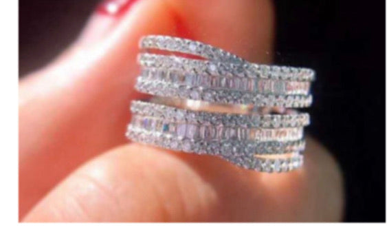 "Beverly Hills" Ring
