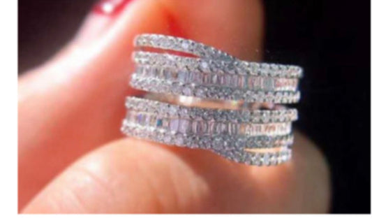"Beverly Hills" Ring